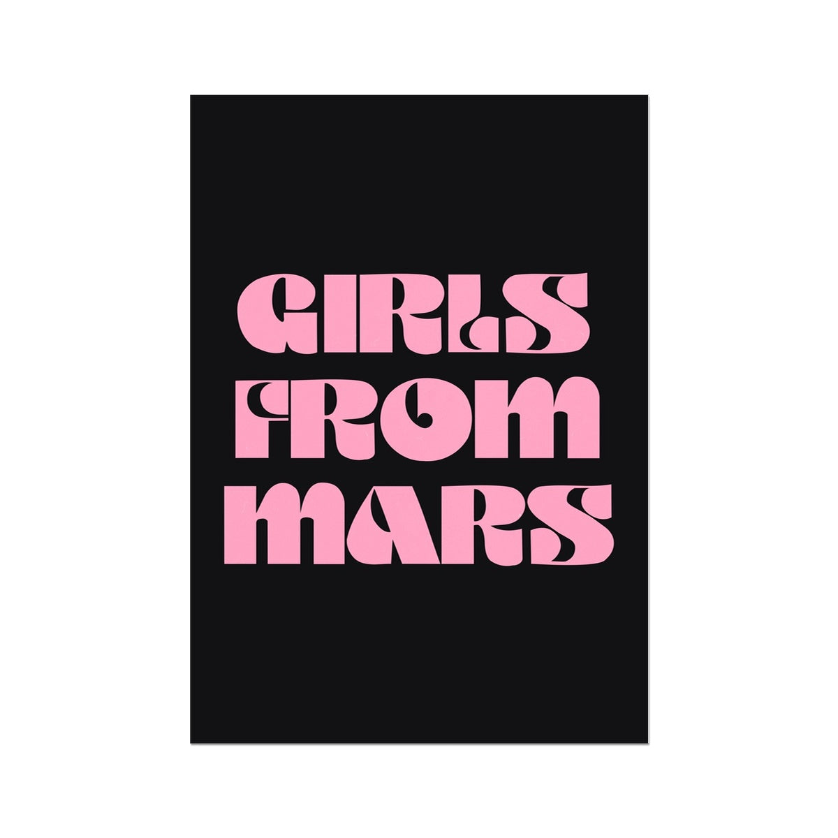 © les muses / Cool vintage typography art prints drawing from 90s grunge, girly Y2K and groovy 70s aesthetics. Retro style wall art and funky posters for trendy apartment or dorm decor with a killer aesthetic.