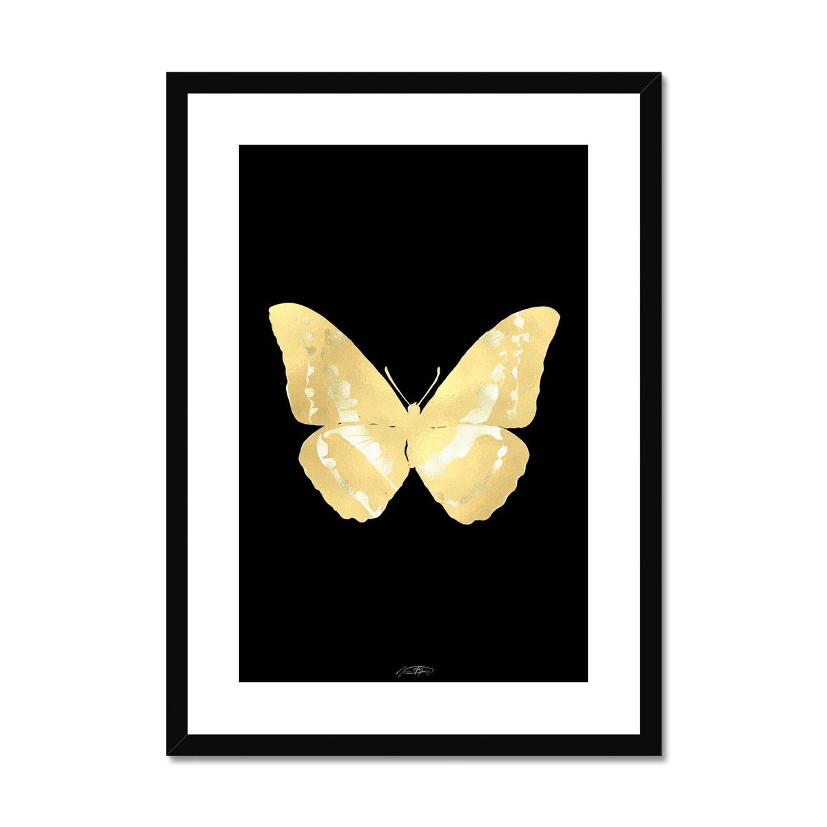 © les muses / Psyches is a collection of butterfly art prints featuring original illustrations of butterflies in an array with aura, gradient and glitter colors. The collection was inspired from the formal greek word psyche, thought to be the soul of the dead, and is comprised of over a hundred dreamy danish pastel butterfly posters, with silver and gold foil options. 